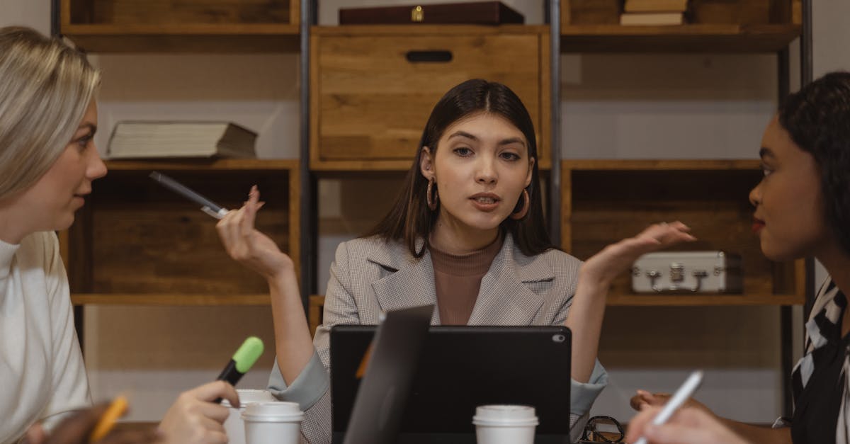 技术支持的道德、法律、人权问题等当代热点讨论。